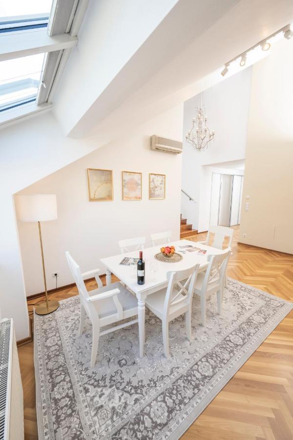 Penthouse Staatsoper Apartment Wina Bagian luar foto