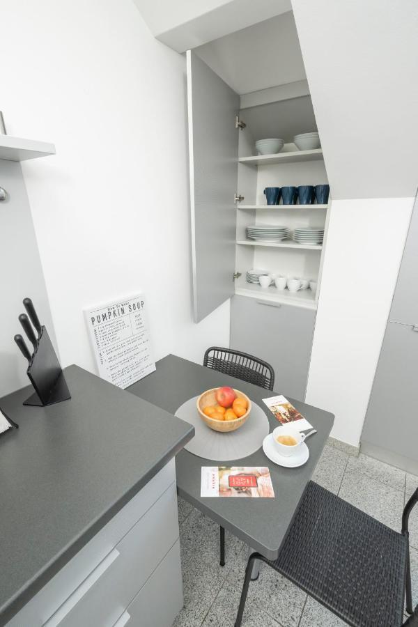 Penthouse Staatsoper Apartment Wina Bagian luar foto