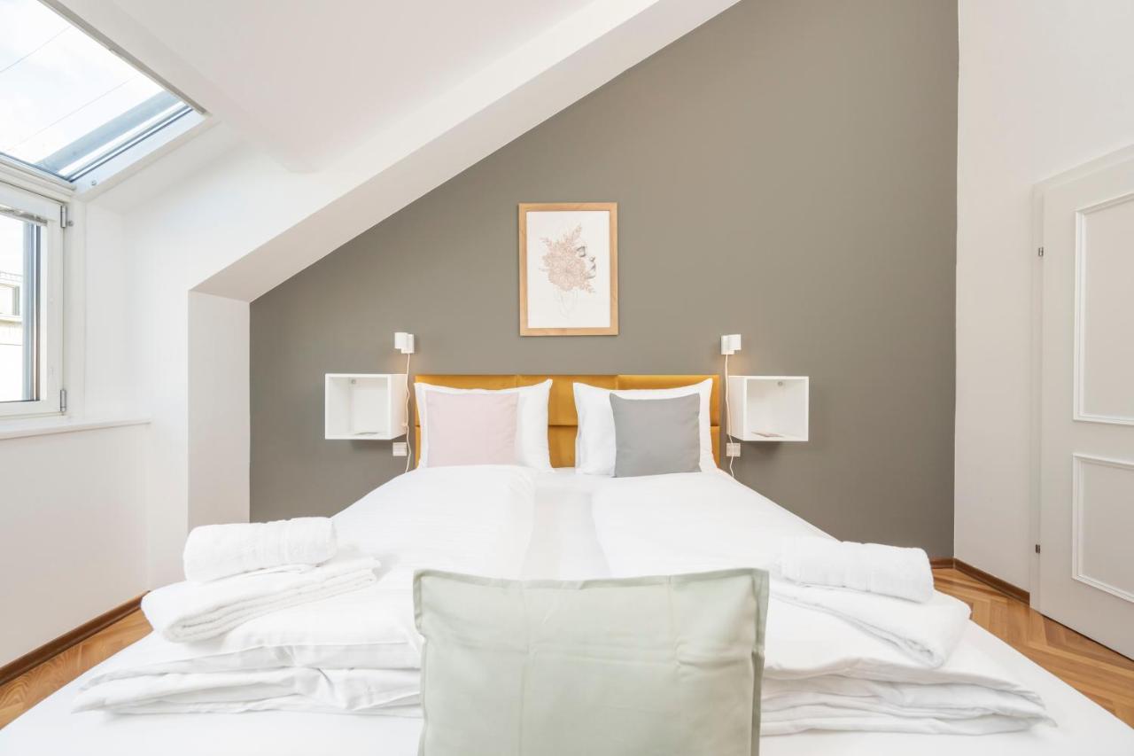 Penthouse Staatsoper Apartment Wina Bagian luar foto