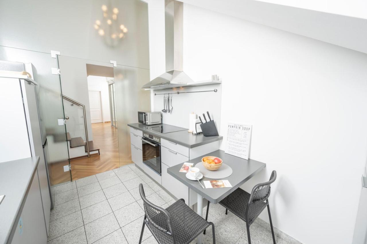 Penthouse Staatsoper Apartment Wina Bagian luar foto